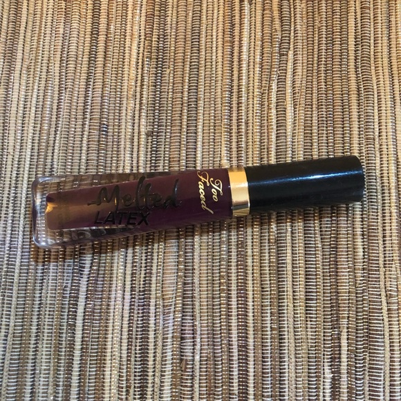 Too faced Melted Latex Lipstick - Picture 2 of 4